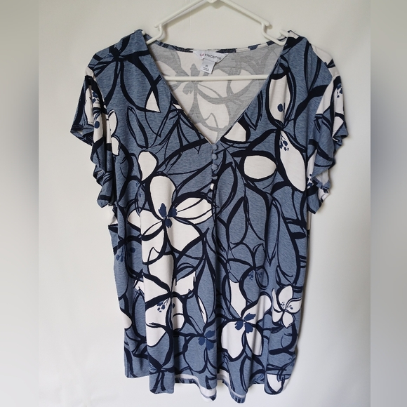 Liz Claiborne Tops - Liz Claiborne Womens Cap Sleeve Floral Print Top XL Blue/Black/White